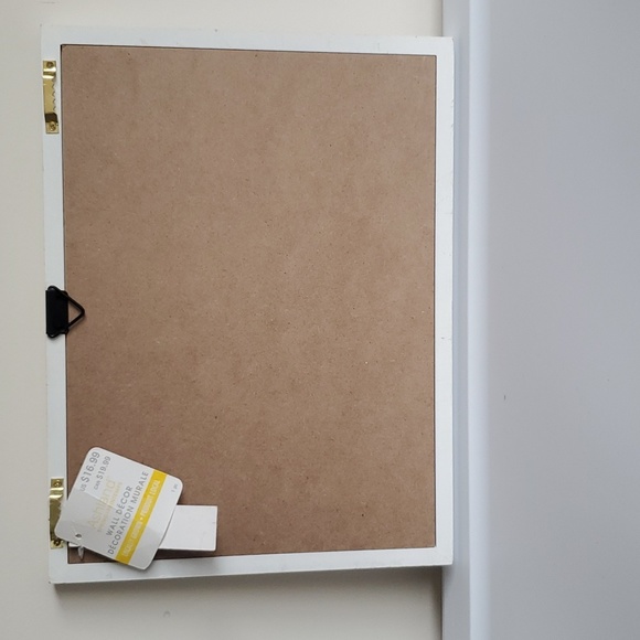 WALL DECOR - Picture 3 of 4